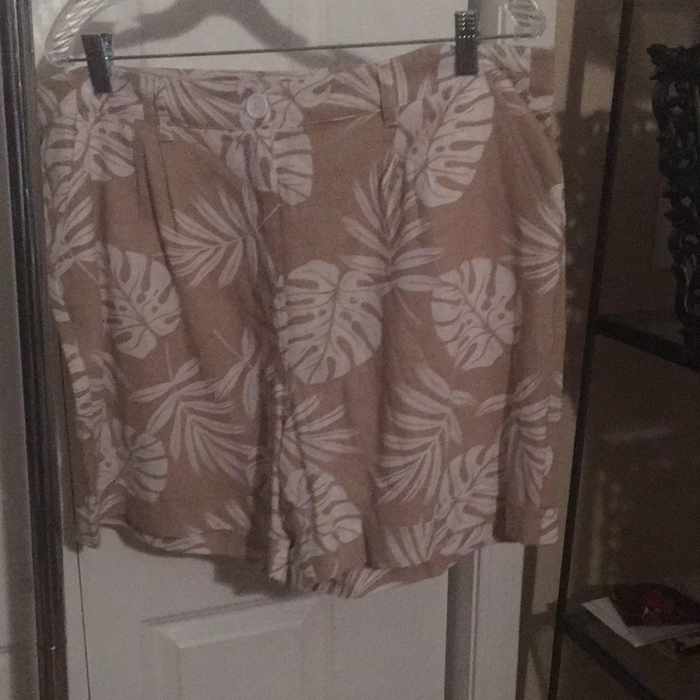 Nude & White Floral Shorts
